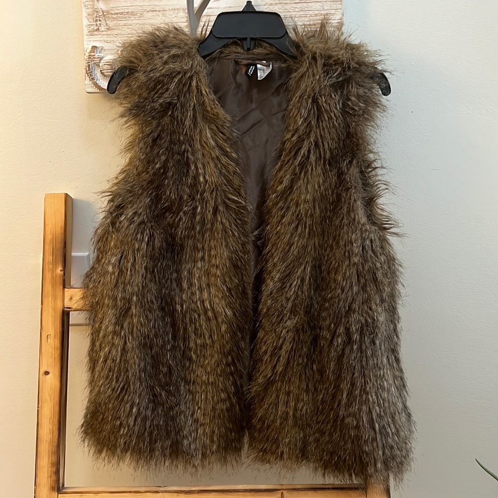 H&M faux fur brown vest